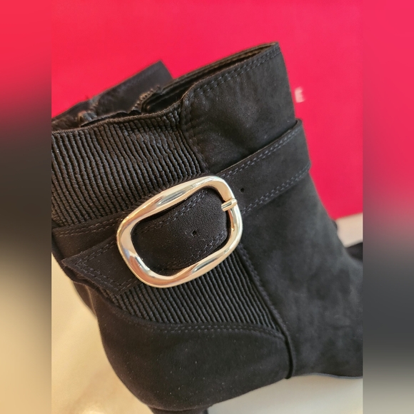 Black Low Boots by Kelly & Katie Branina Booties...New In Box! - Picture 6 of 13